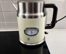 Russell Hobbs Kettle, retro cream