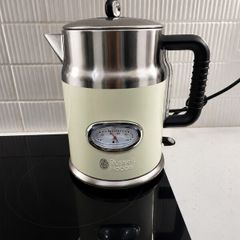 Russell Hobbs Kettle, retro cream