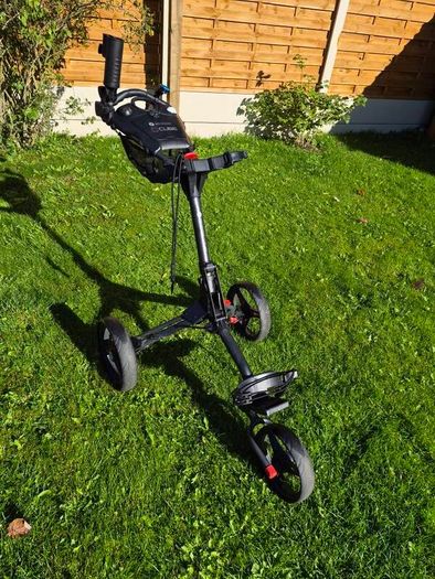 motocaddy cube3 wheel push golf trolley