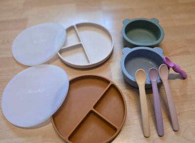 Moonkie and Silicone Weaning Bundle: Suction Plates with Lids, Bear Bowls and Spoons