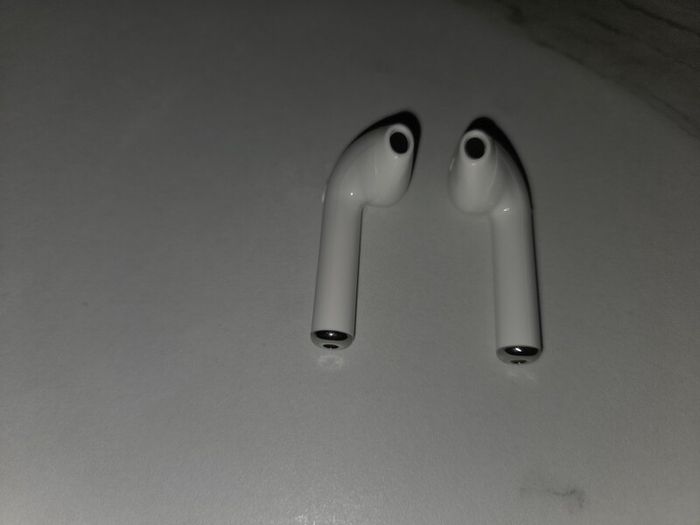 Wireless earbuds