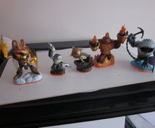 Five  Skylanders: Giants  Figures