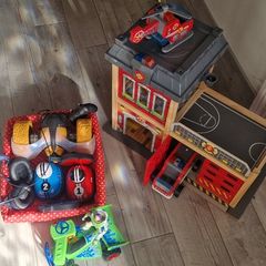 Fire station playset with assorted toys