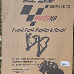 Front paddock stand