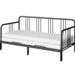 IKEA Fyresdal daybed - converts from single to double