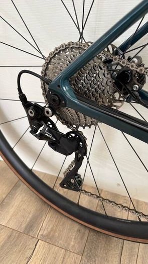 Giant defy advanced 2 carbon road bike