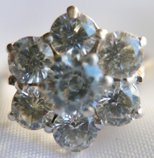 Vintage 9Ct Solid Gold 375 Beautiful Cubic Zirconia Ring 3,99g