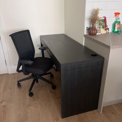 ikea desk and swivel chair in perfect condition
