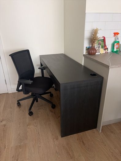 ikea desk and swivel chair in perfect condition