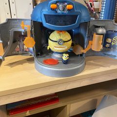 Despicable Me 4 - Mega Transformation Chamber | Transform AVL Jerry Into Mega Jerry | Chamber Opens Out to Transform Into an AVL Training Center Playset | with Lights & Sounds
