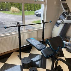 Bench press with 35kg weight