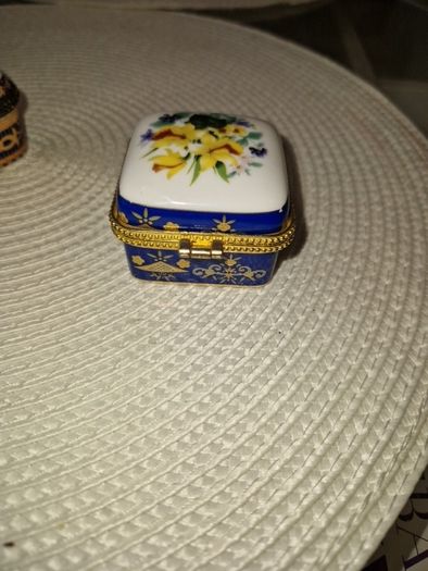 Vintage collectable porcelain cobalt blue trinket box hinged with gold trim