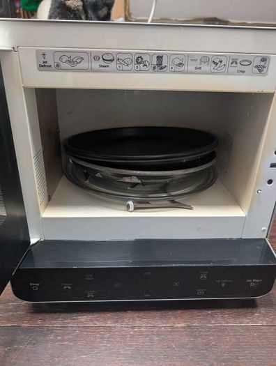 Whirlpool MAX 39S Compact Microwave with Grill