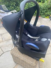 Maxi Cosi car seat + isofix base