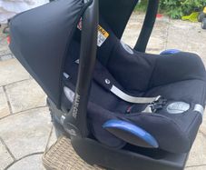 Maxi Cosi car seat + isofix base