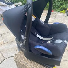 Maxi Cosi car seat + isofix base