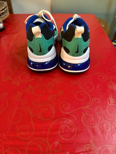 Nike Air 270 React