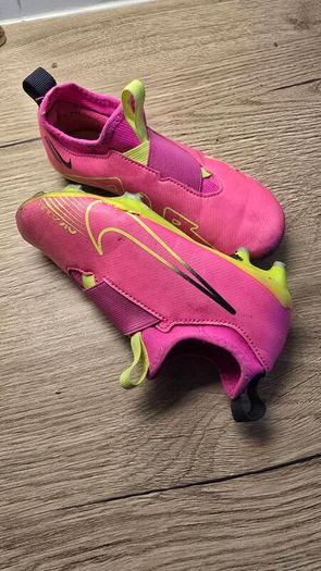 kids football boots