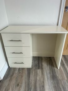 dressing table (cream)