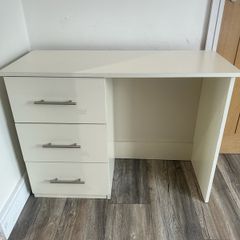 dressing table (cream)
