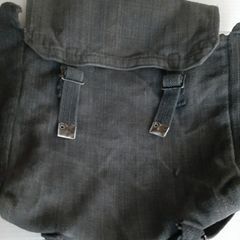 vingtage canvas back pack with shoulder straps
