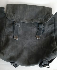 vingtage canvas back pack with shoulder straps