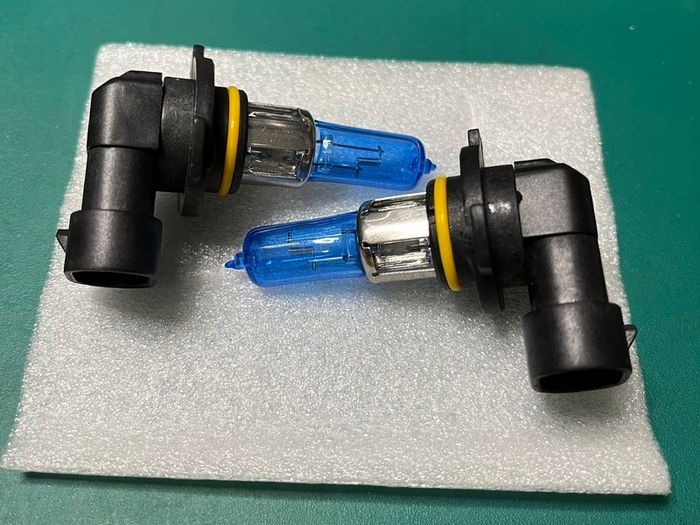 Pair of 9005 (HB3) Xenon White Halogen Headlight Bulbs - 12V 65W