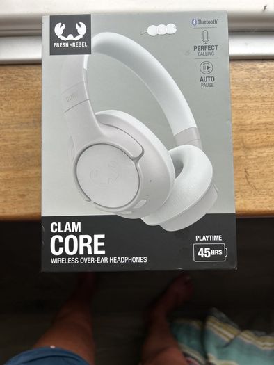 Wireless over-ear headphones