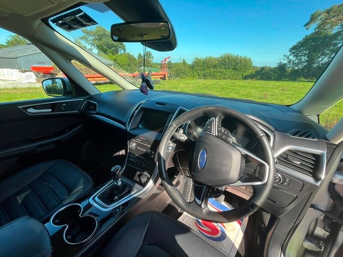 Ford Galaxy (Titanium)