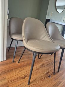 4 Kitchen Chairs
