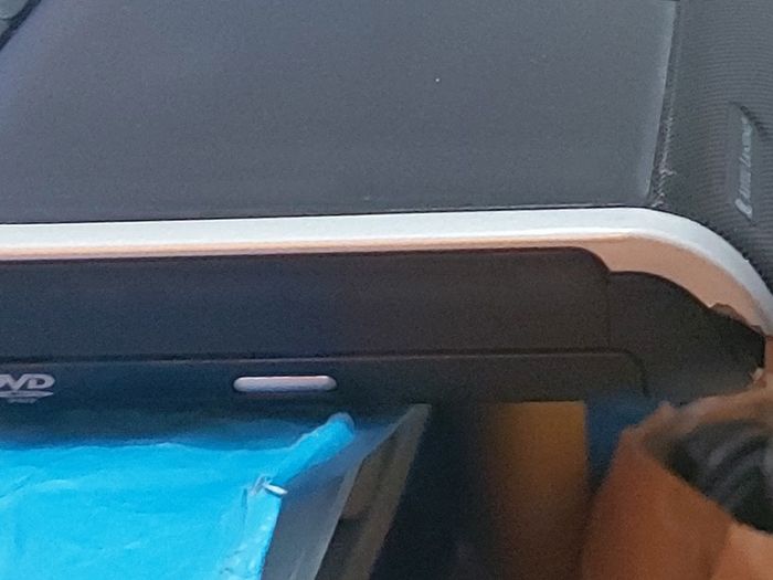 HP Pavilion zv6000, .5GB Ram, 60GB HDD, Original Windows XP, Real Genuine Vintage Laptop in excellent condition