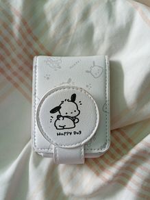 Small pouch with mirror