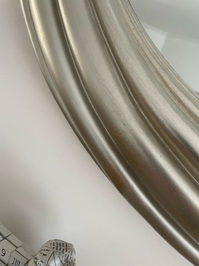 Round mirror