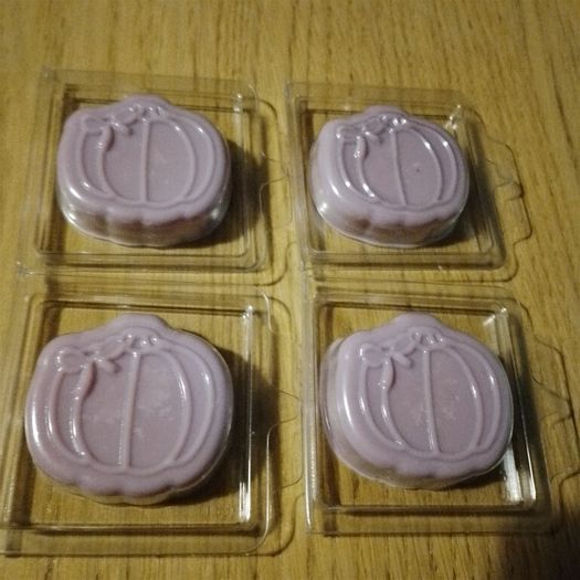 candle and wax melt gift set