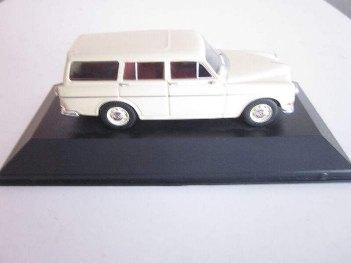 Volvo 220 Amazon White 1962 1/43 Diecast Model Car