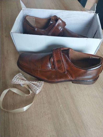 Size 37 as new 4.5 and bow tie