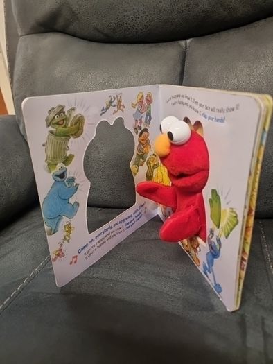 Clap Your Hands! (Sesame Street) (Puppet Books) (Paperback)
