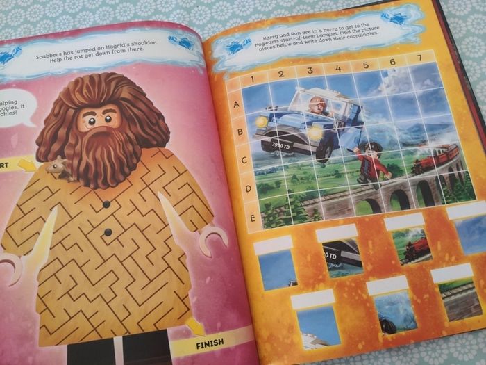 Lego Harry Potter Hogwarts Yearbook 2020