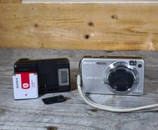 Sony Cybershot DSC-W170 10.1MP Digital Camera 5x zoom Silver,Charger ,4gbSd Card