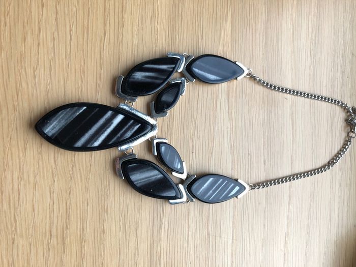 Beautiful statement necklace black