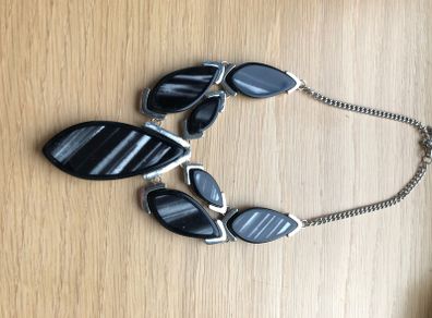 Beautiful statement necklace black