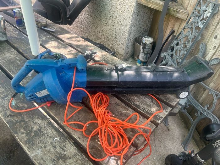 leaf blower