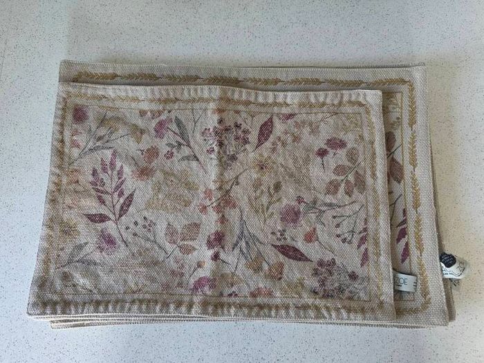 Rachel Zoe Placemats x 8