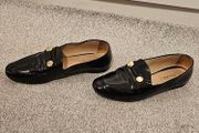Flat ladies shoes