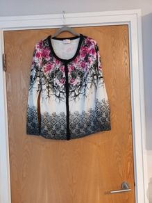 Libra  Twin Set  Cardigan  & Sleevless Top.  S. 2.- 12. New-No Tag.
