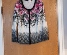 Libra  Twin Set  Cardigan  & Sleevless Top.  S. 2.- 12. New-No Tag.