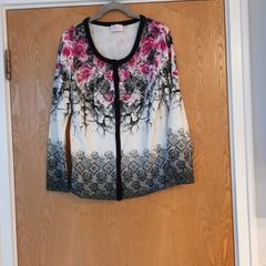 Libra  Twin Set  Cardigan  & Sleevless Top.  S. 2.- 12. New-No Tag.