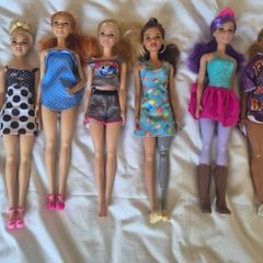 Barbie Ultimate Closet Playset Bundle  6 Dolls, Clothes &