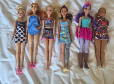 Barbie Ultimate Closet Playset Bundle  6 Dolls, Clothes &