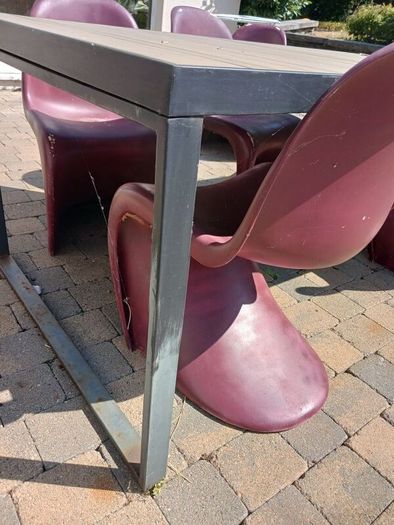 Outdoor table and chairs